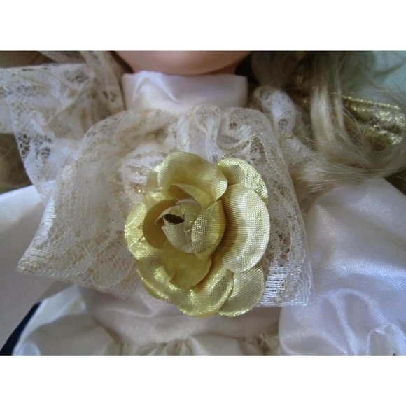 Animated Christmas Angel Doll 24" White Gold Lace Mantilla Trim Roses Candle IOB - Picture 9 of 12